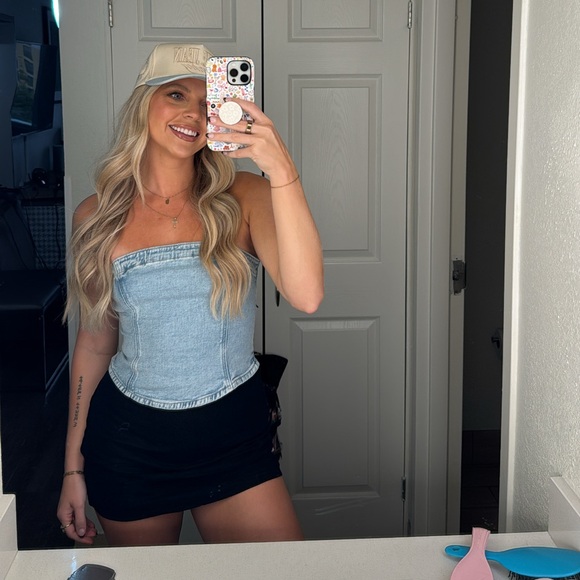 MEET YOUR POSHER, BRIELLE - Picture 2 of 3